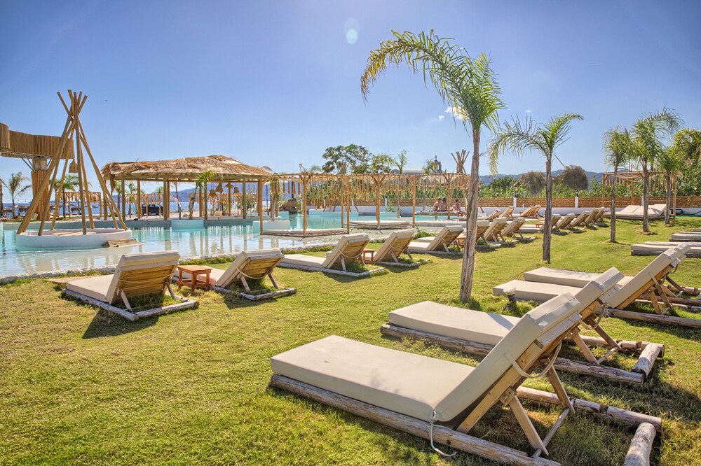 Alia Luxury Suites and Spa 148/169