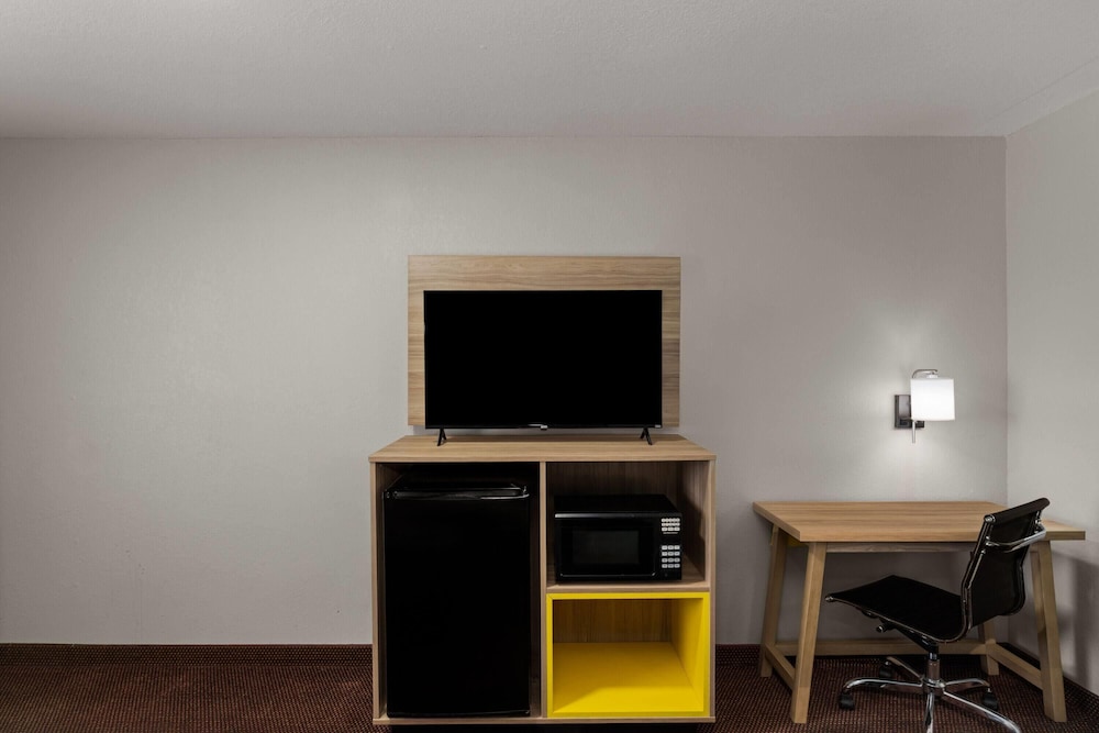 Days Inn by Wyndham Pratt 45/54