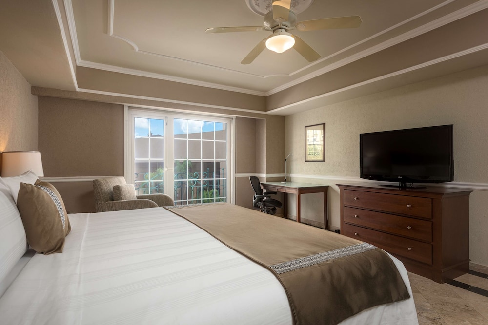 DESIGN, COLONIAL, KING BED