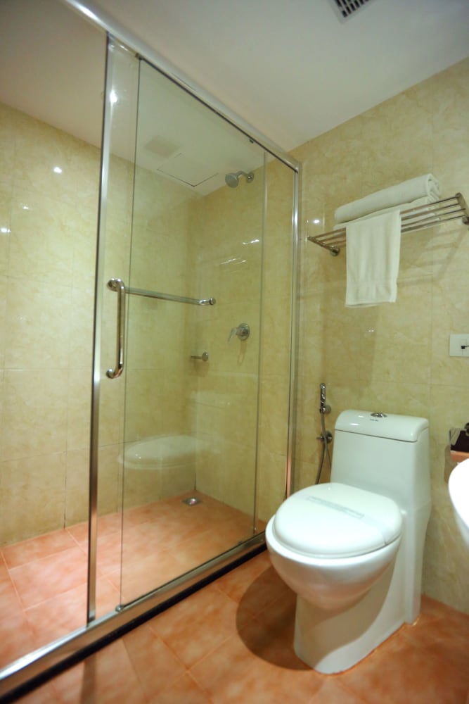 Treebo Select Cochin Legacy 44/48