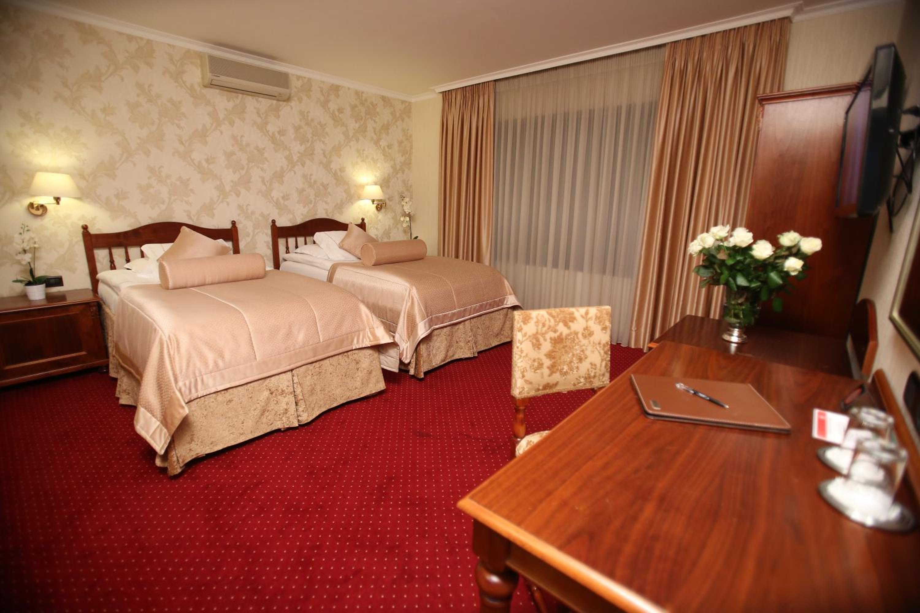 غرفة بسريرين منفصلين، Grand Hotel & Spa Tirana 2/6