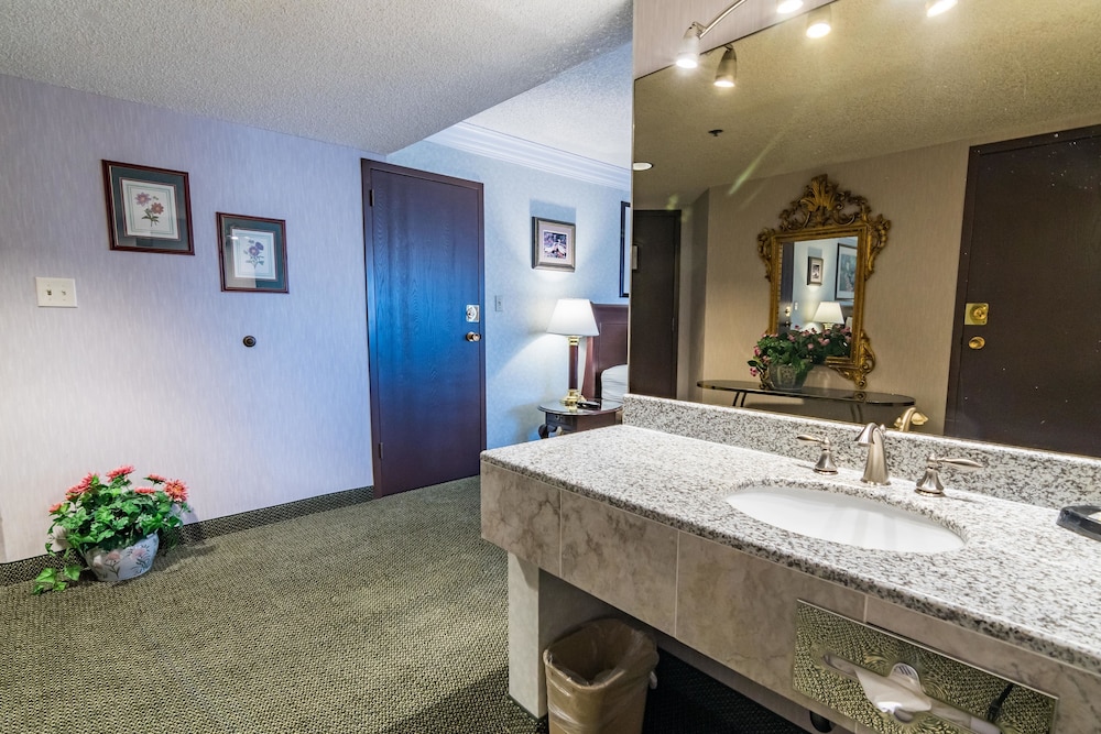 SureStay Plus Hotel by Best Western Reno Airport 35/91