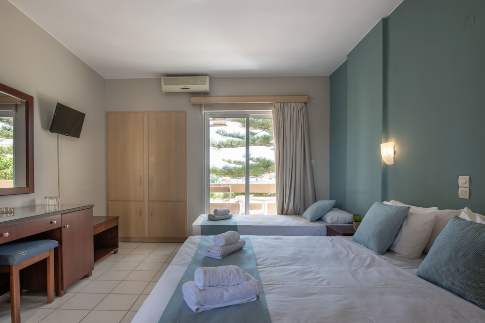 Hermes Hotel 10/55