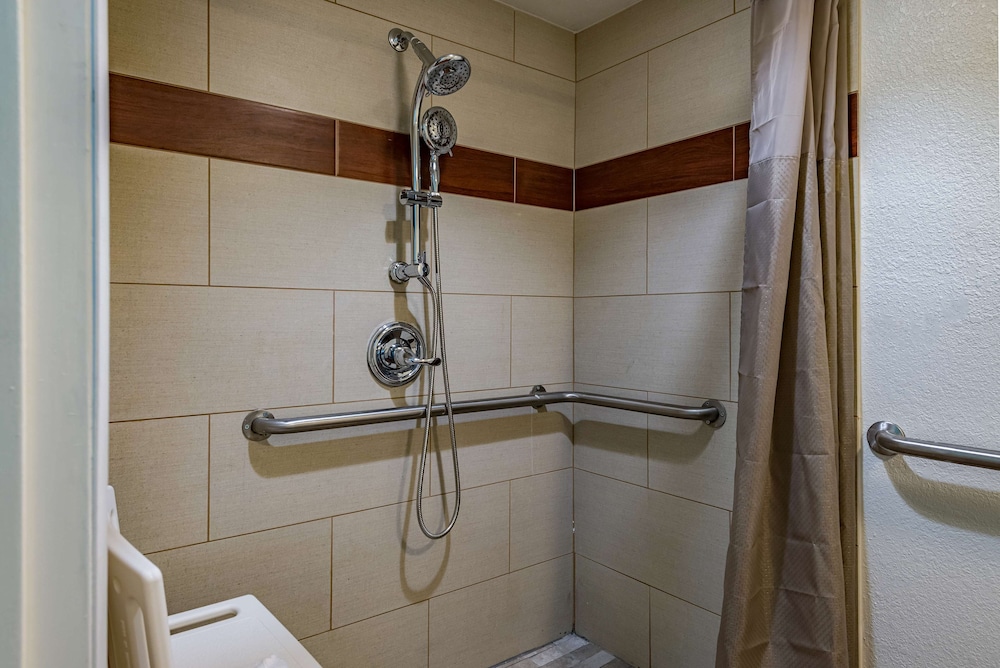Days Inn by Wyndham Cincinnati I-71 21/28