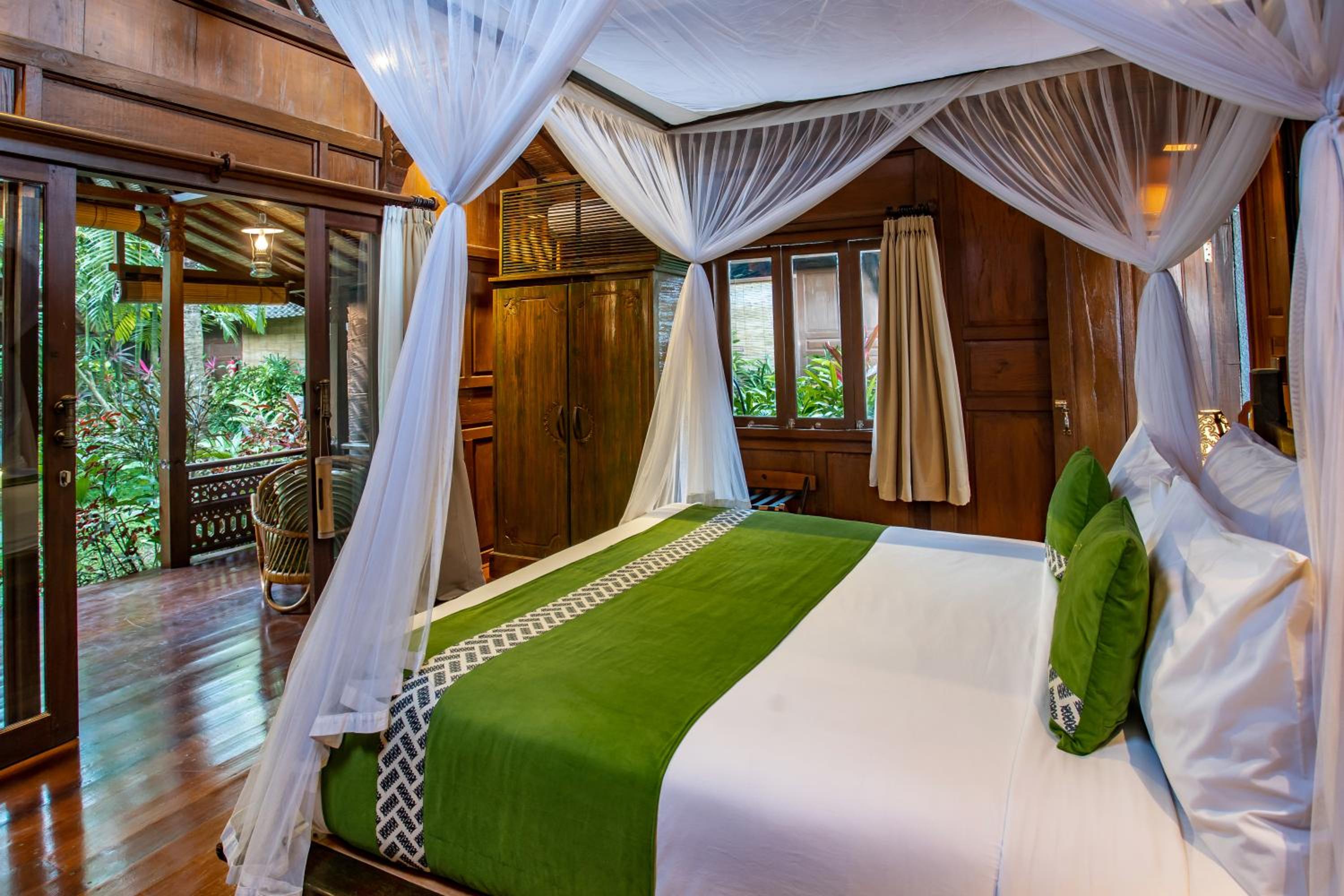 Wooden, Suite