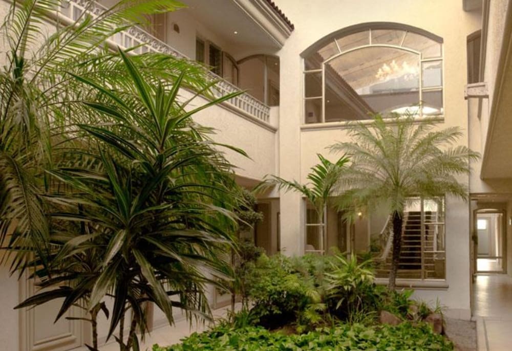 HOTEL AND SUITES QUINTA MAGNA 31/34