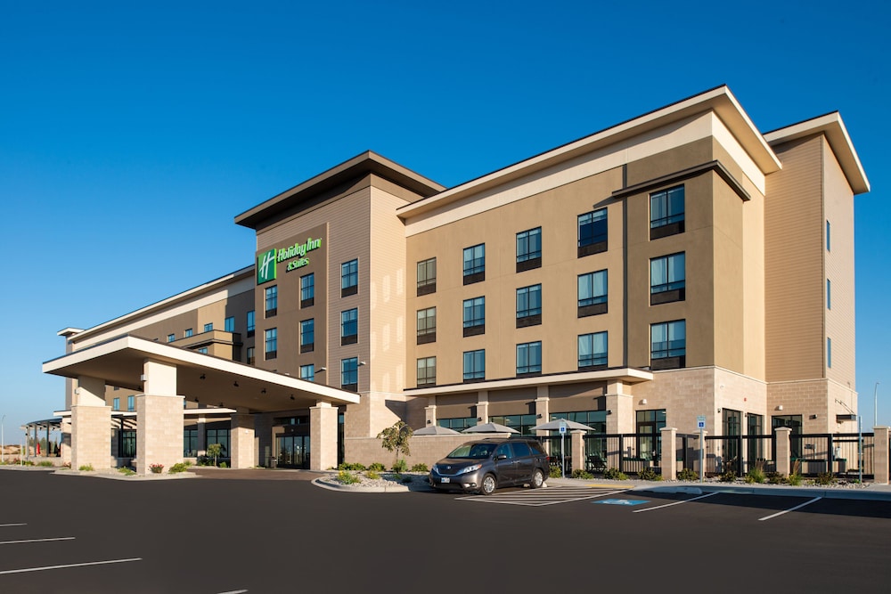 Holiday Inn Suites Idaho Falls 5/75
