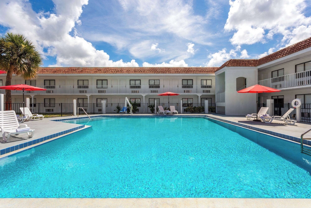 Travelodge by Wyndham Orlando Lake Buena Vista South 29/33