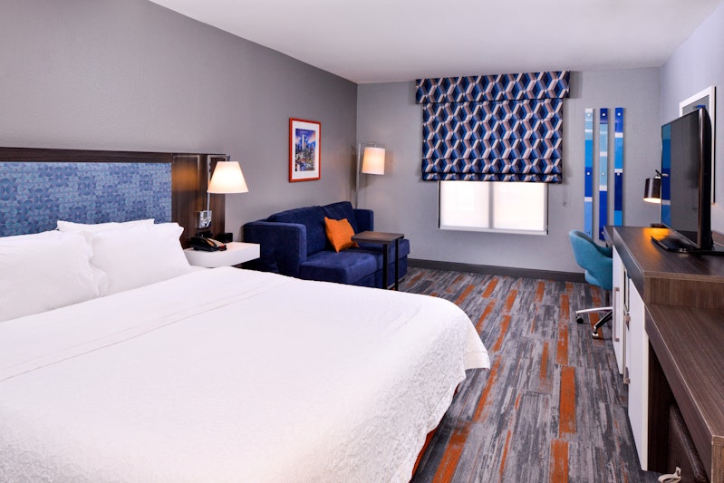 Hampton Inn & Suites Legacy Park-Frisco 22/55