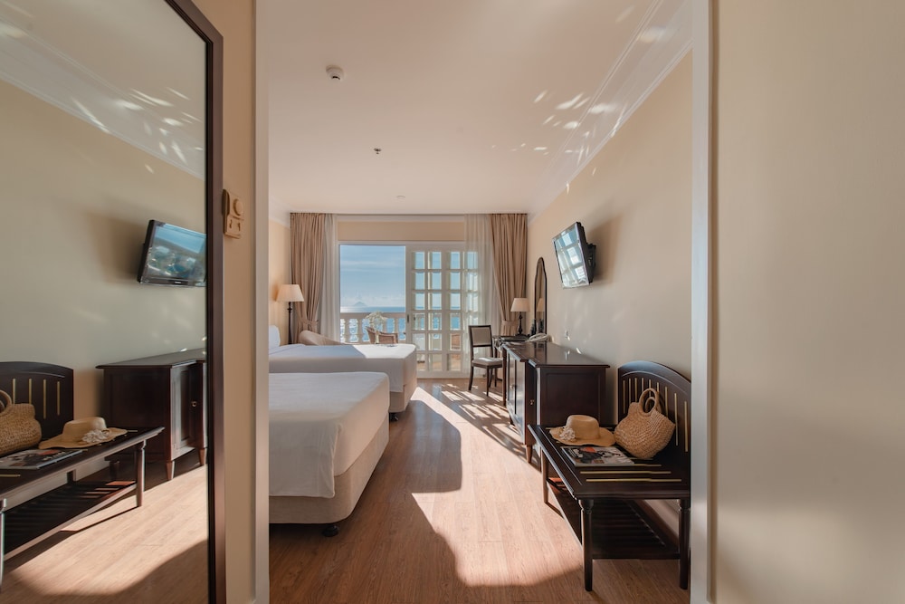 Sunrise Nha Trang Beach Hotel and Spa 48/78