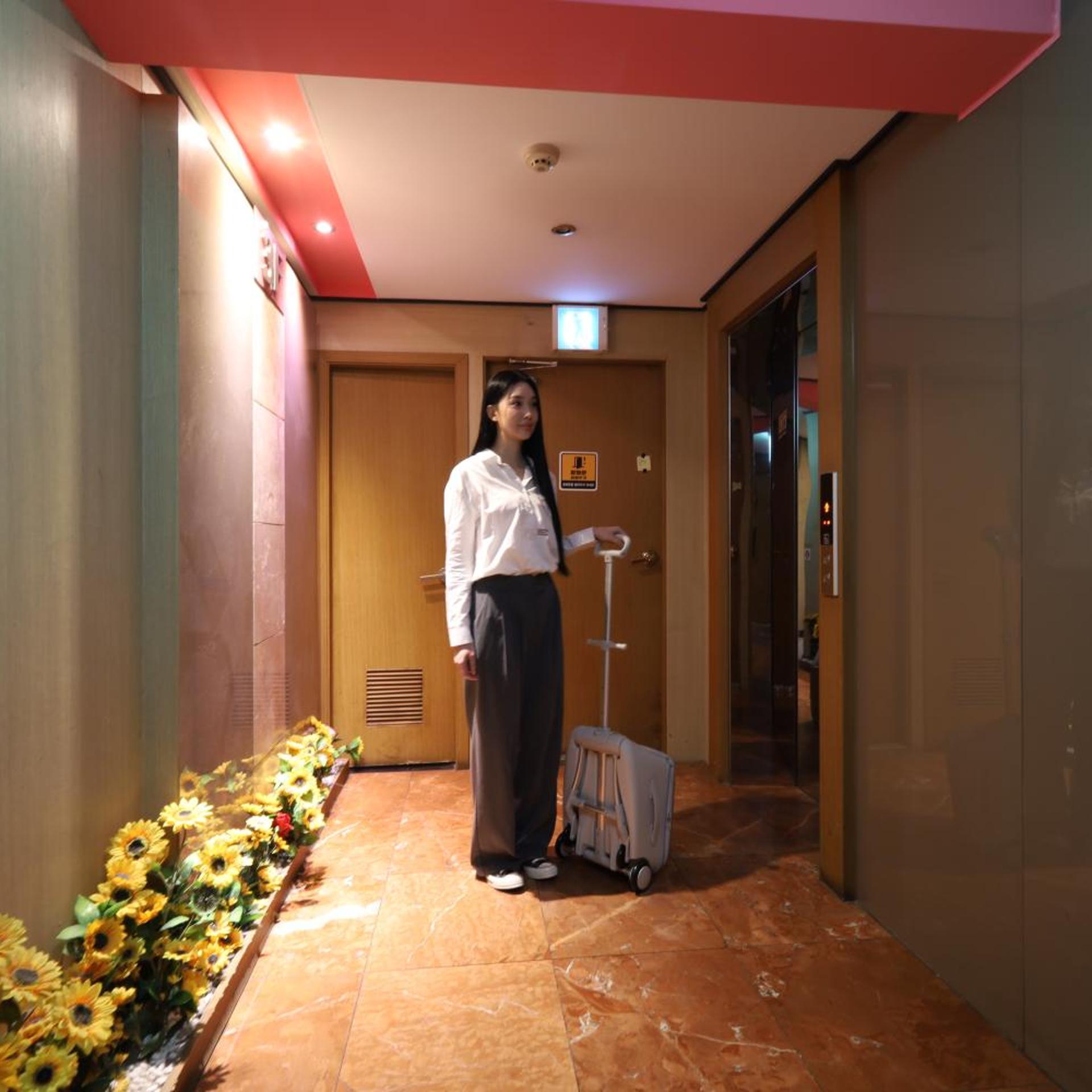 Hotel Flower 9/72
