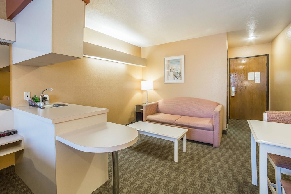 Quality Inn and Suites Elko 29/36