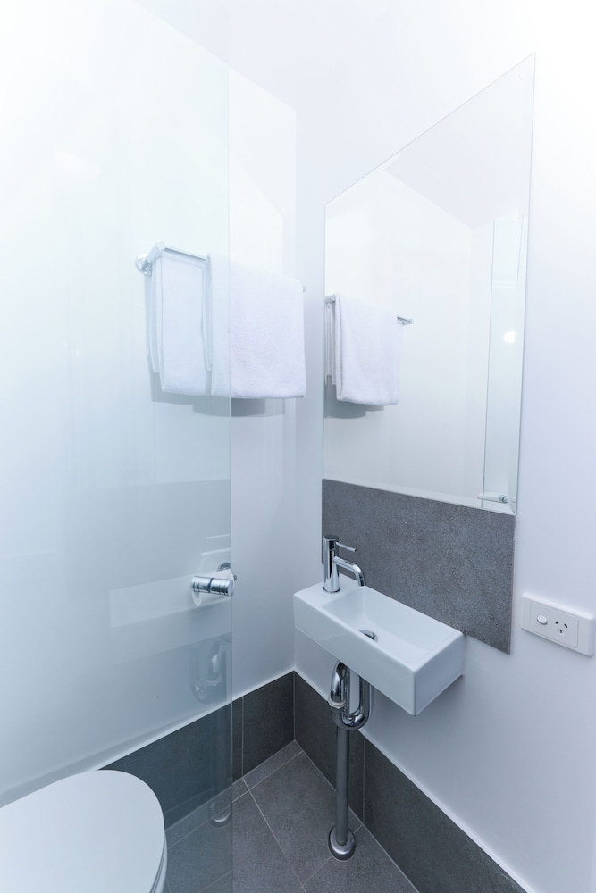 IBIS BUDGET PERTH AIRPORT 62/63