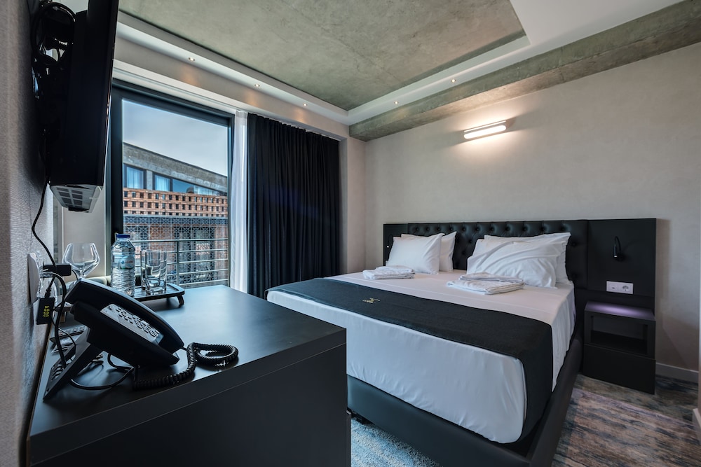 ROMANTIC, DOUBLE BED