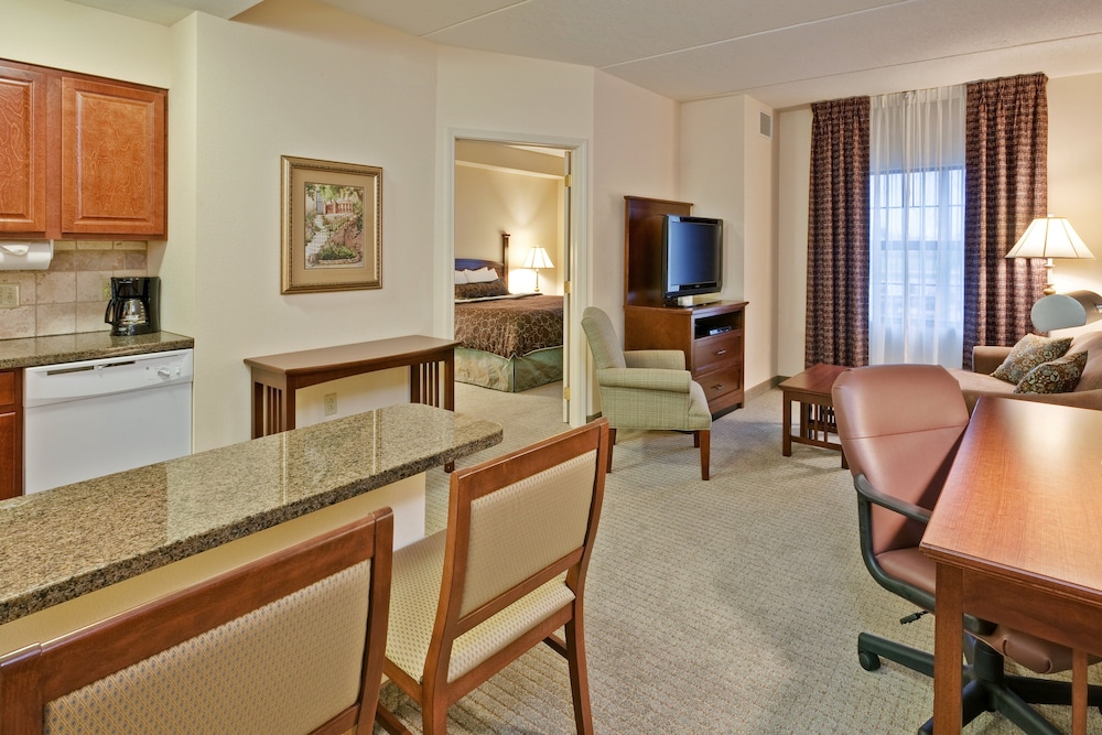 Staybridge Suites Buffalo 55/76