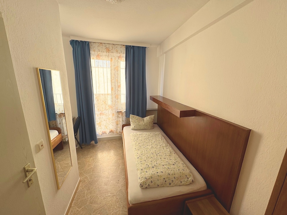 Hotel Heinzelmannchen 10/25