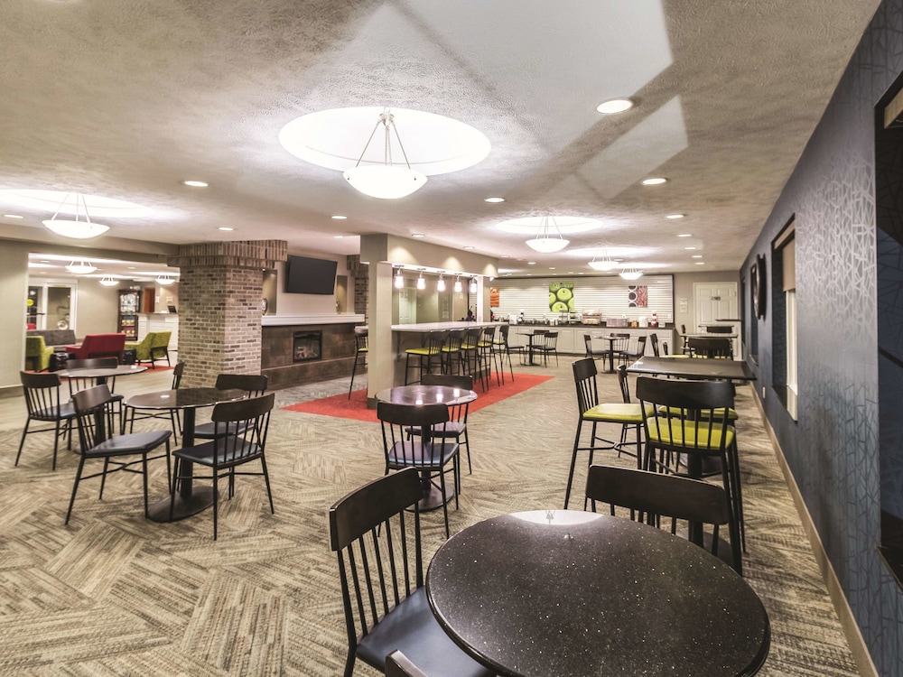 La Quinta Inn & Suites by Wyndham Fargo-Medical Center 50/60