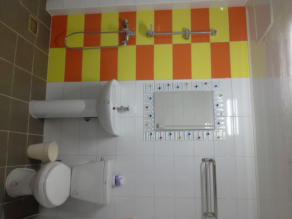 MAMA GUEST HOUSE 66/67
