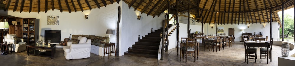 Mopane Bush Lodge 11/34