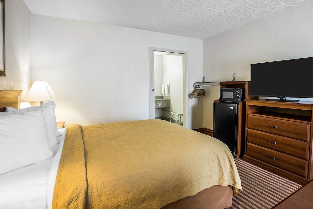Room, Queen Bed, Accessible