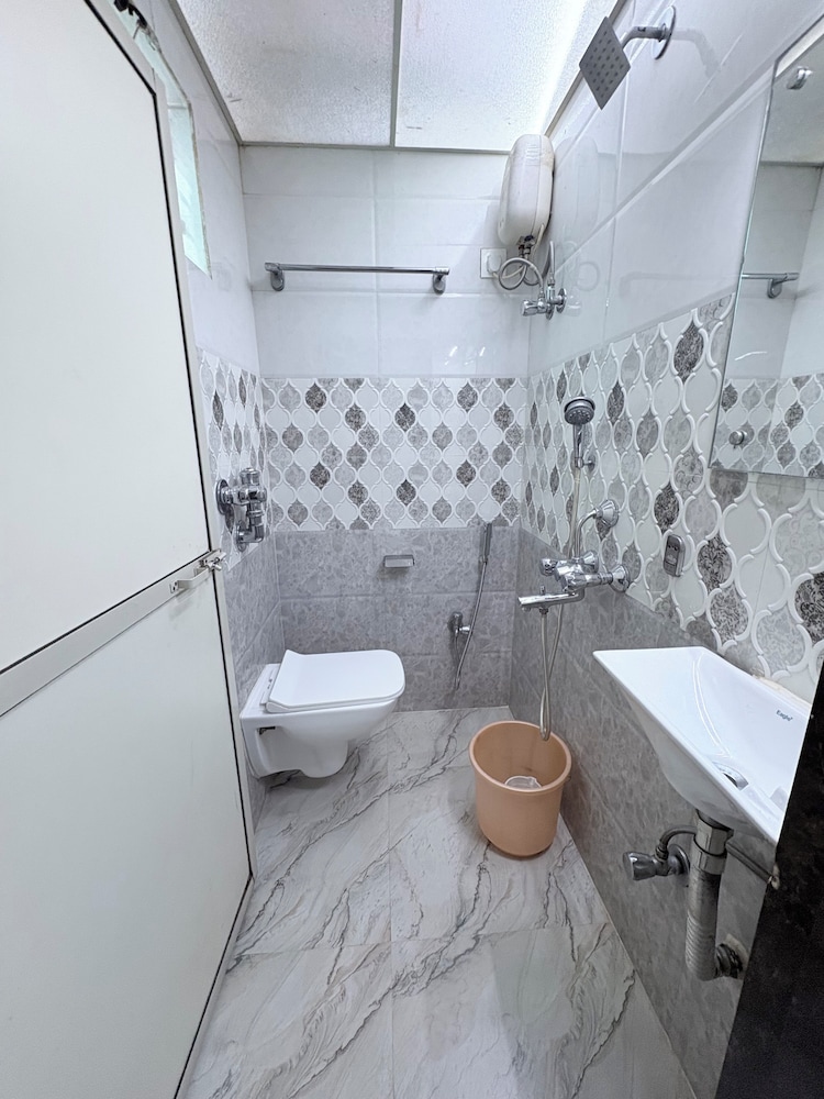 Hotel Broadway Colaba Mumbai 45/50