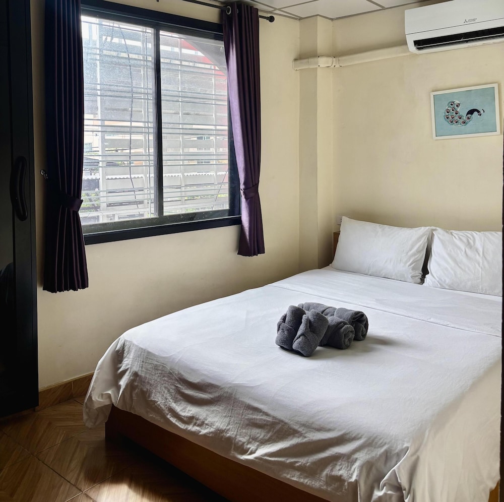DELUXE, QUEEN BED, BALCONY