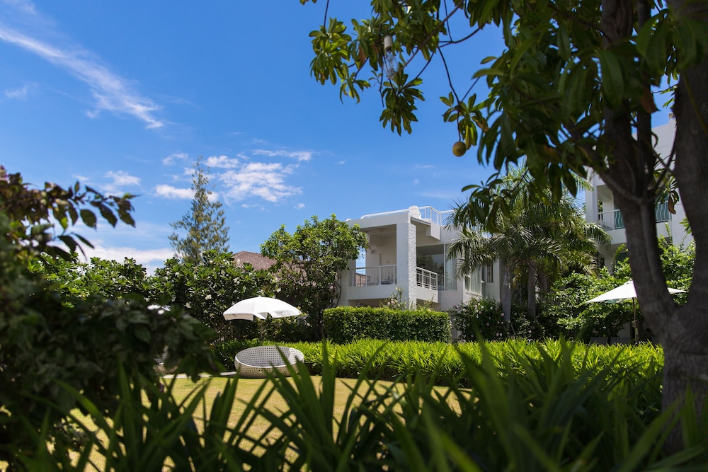 Verano Beach Villa 3/56