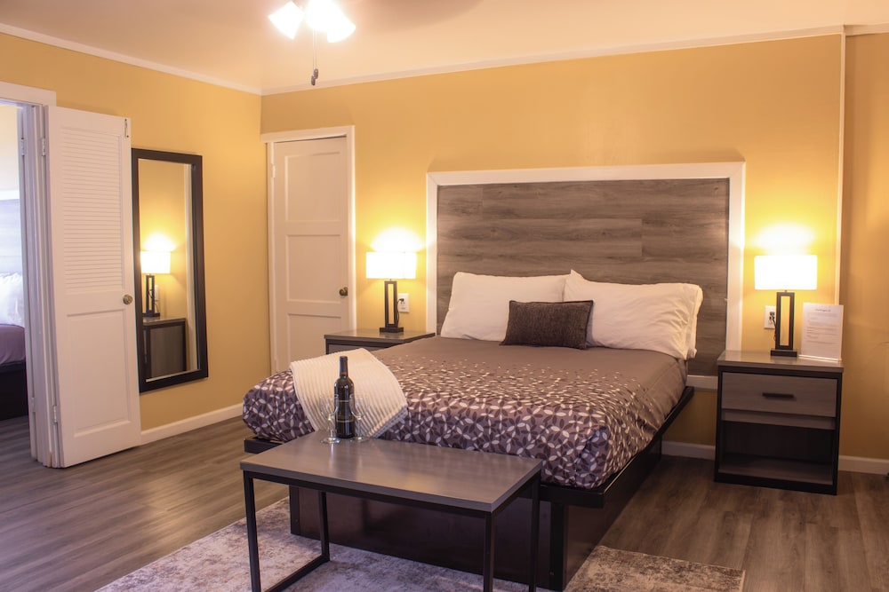 Carmel Wayfarer Inn 11/50