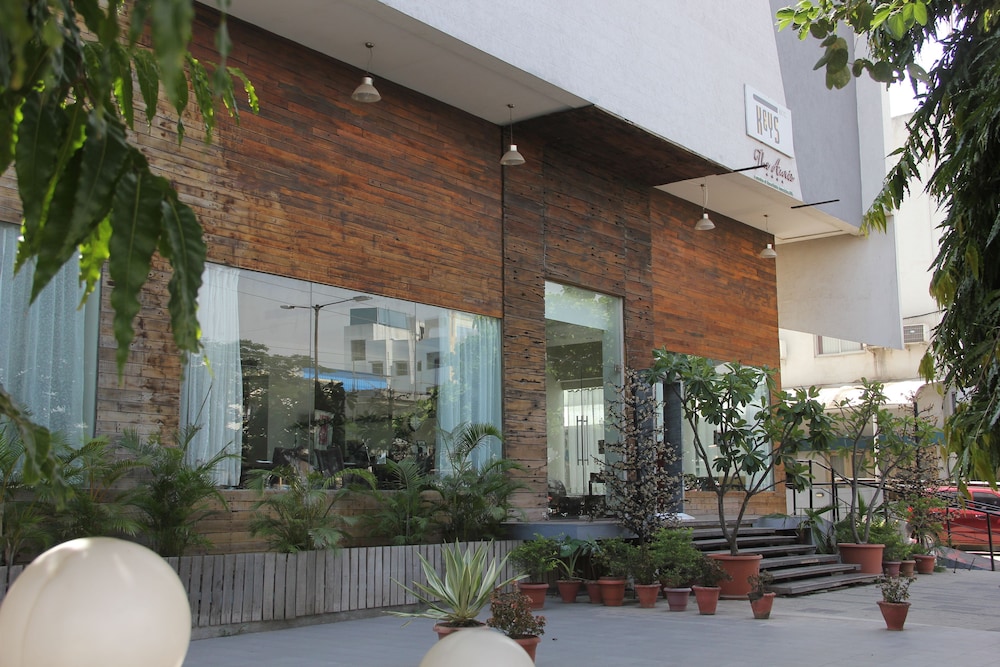 KEYS HOTEL, THE AURES 7/50