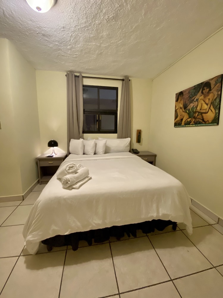 Morrison Hotel San Salvador 9/49