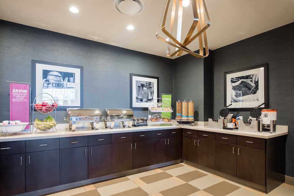 Hampton Inn and Suites Washington DC Navy Yard 47/55