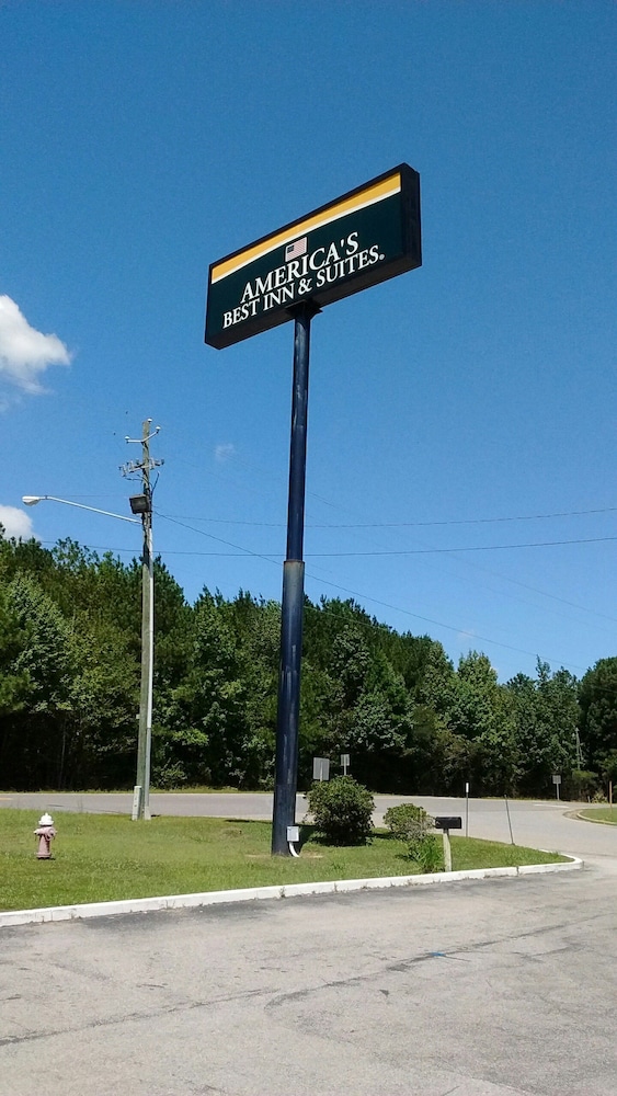 Days Inn by Wyndham York Alabama 25/32