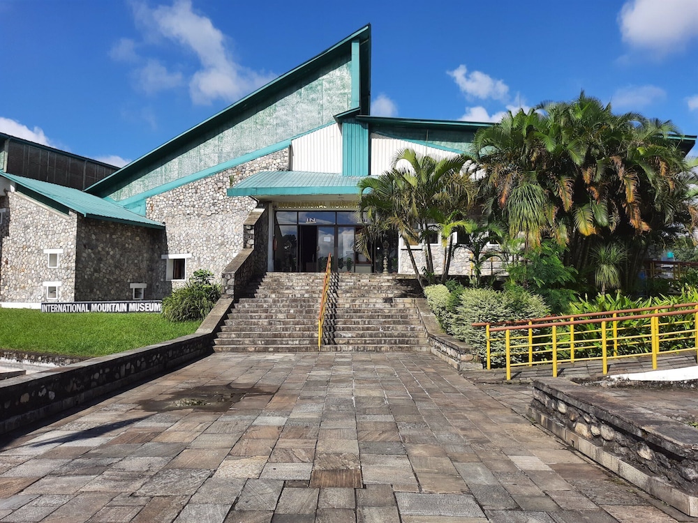 Kuti Resort And Spa 57/65