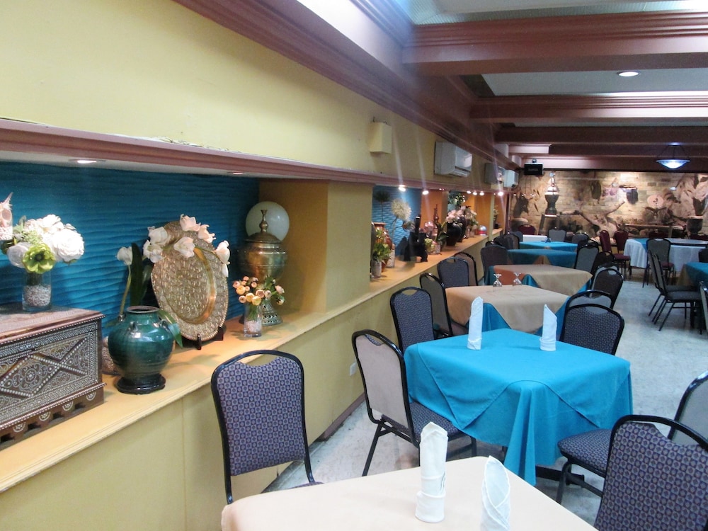 restaurant cafeteria
