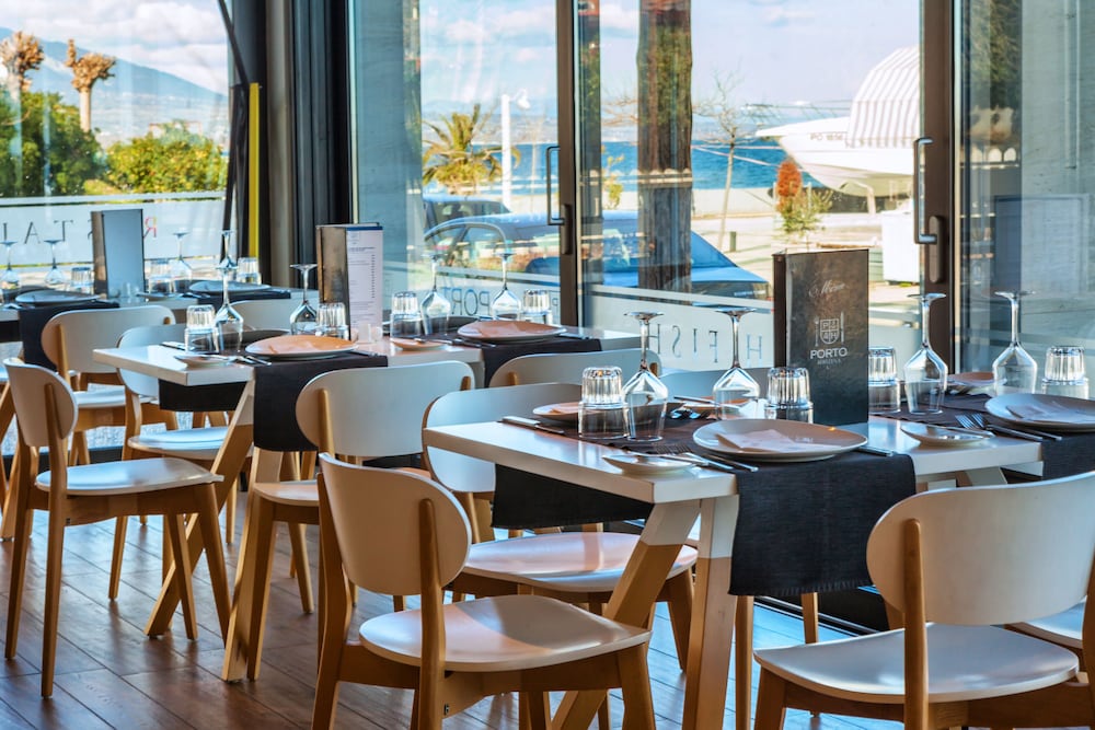 Porto Marine Hotel 52/64