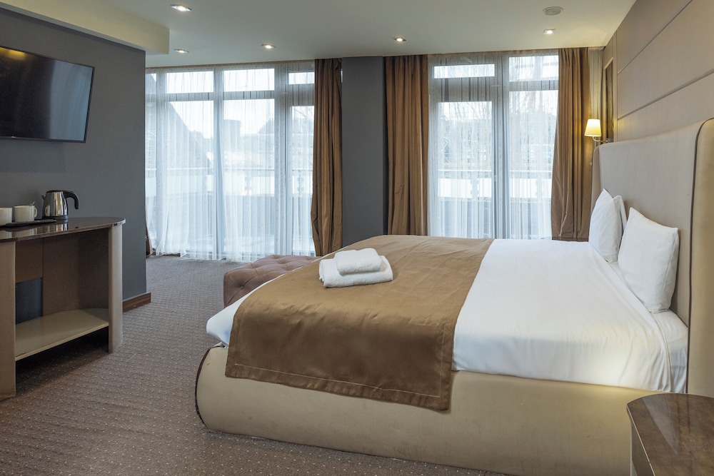 EXECUTIVE, DOUBLE BED