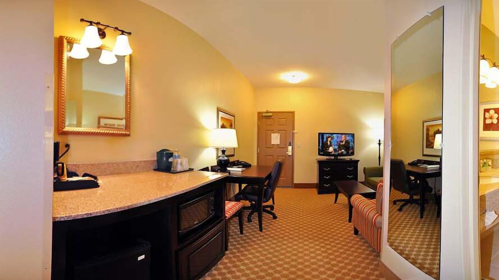 Country Inn & Suites by Radisson, Conway, AR 33/36