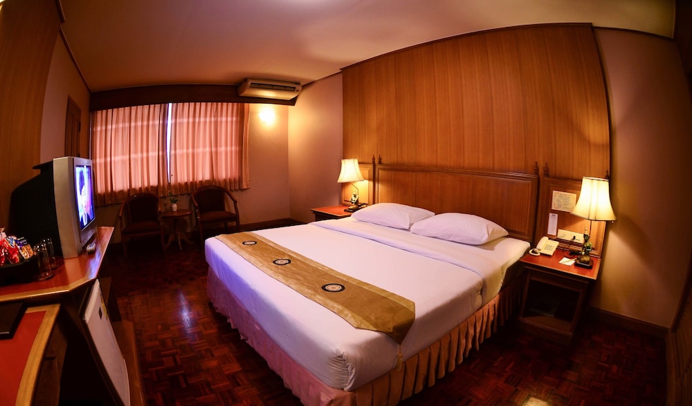 DELUXE, TWIN BEDS