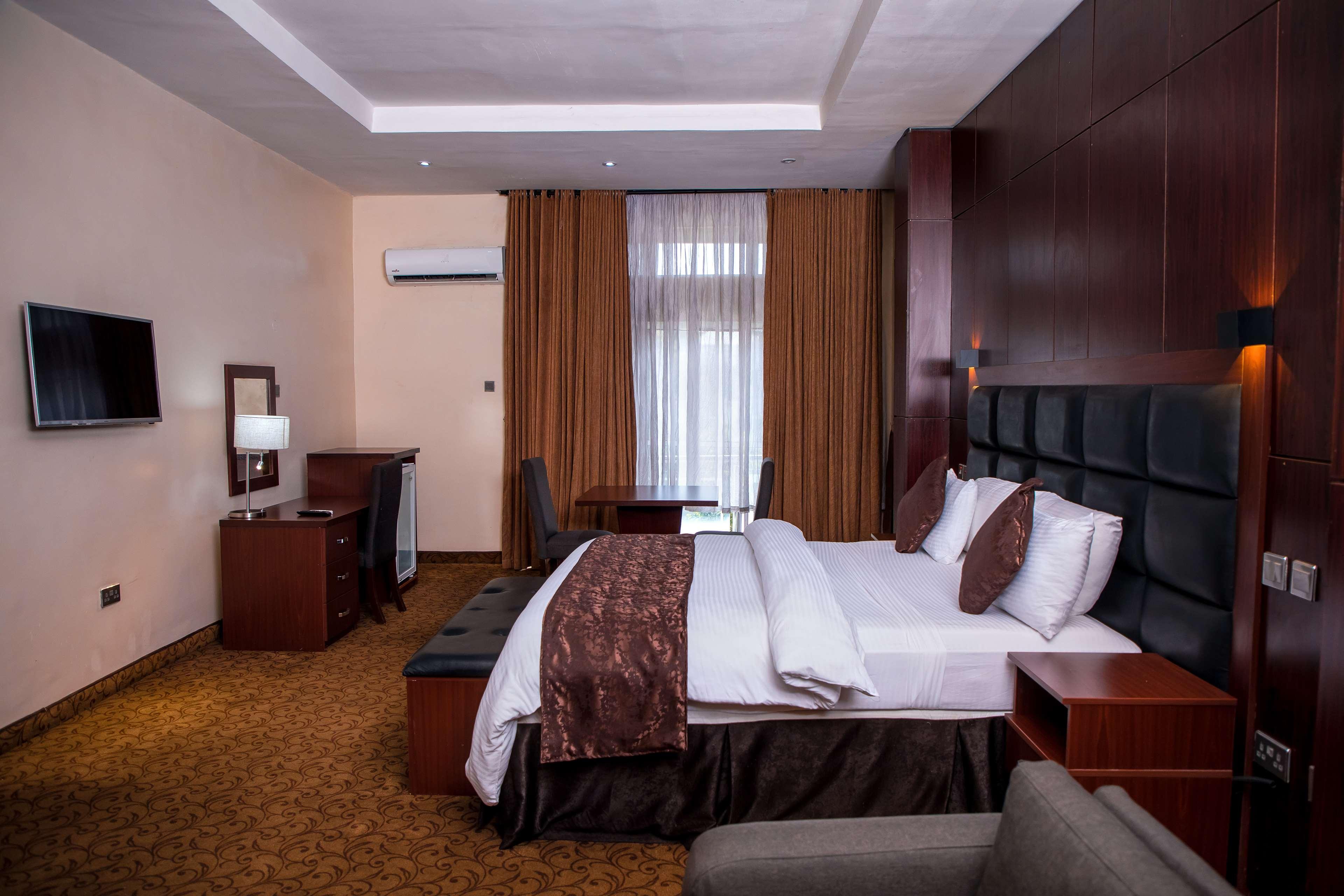 Deluxe, King Bed