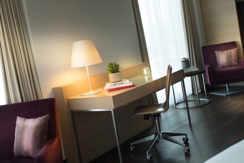 RENAISSANCE ZURICH TOWER HOTEL 40/41