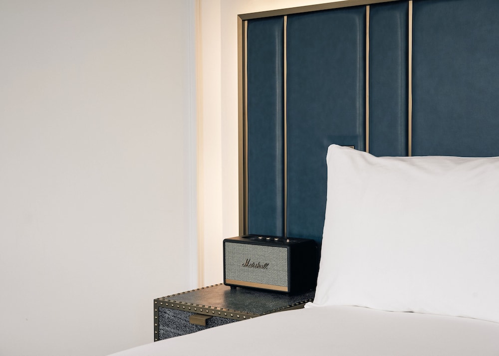 Page8, Page Hotels 23/63