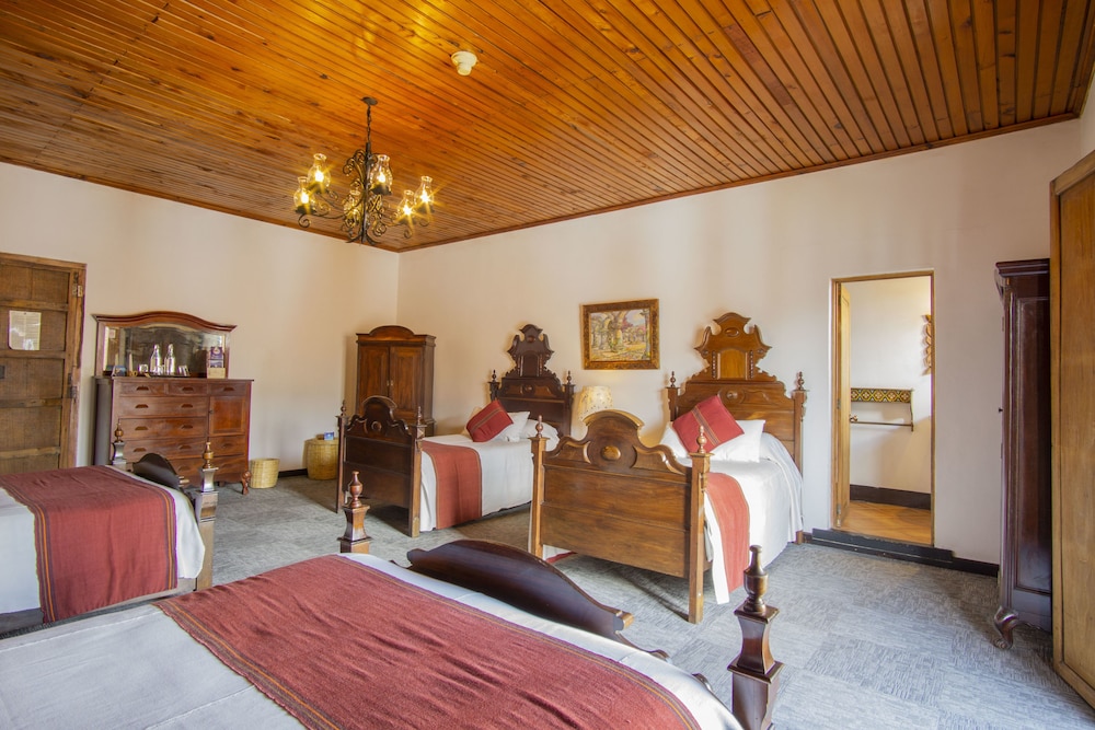 Posada de Don Rodrigo La Antigua Guatemala 12/72