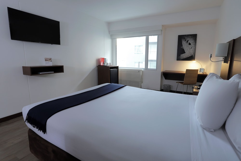 SUPERIOR, QUEEN BED