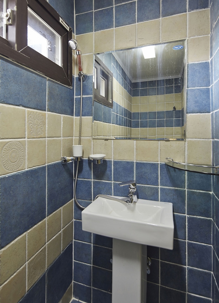 Jiwoljang Guest House 48/50