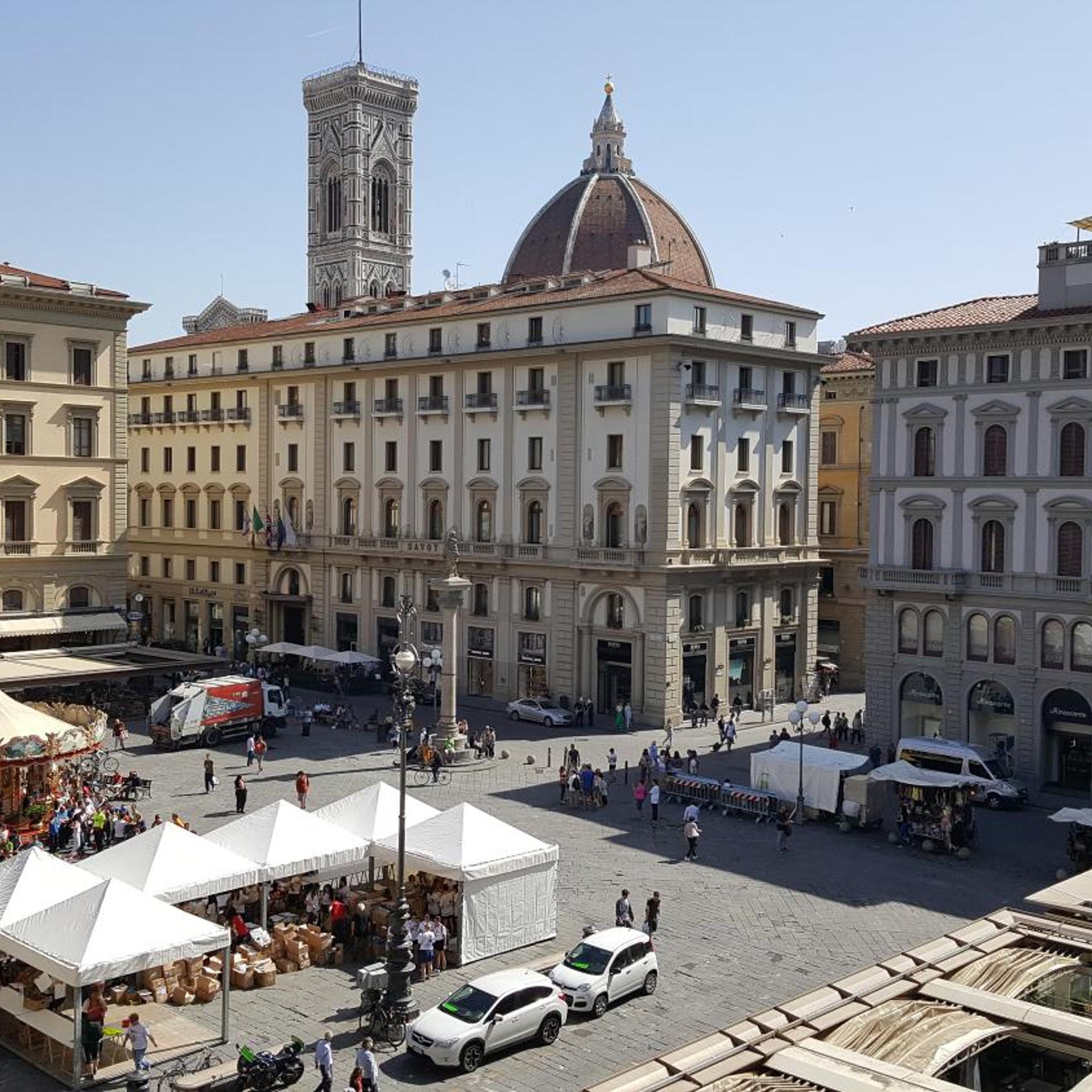 Residence La Repubblica & Piazza della Repubblica, 4 44/50