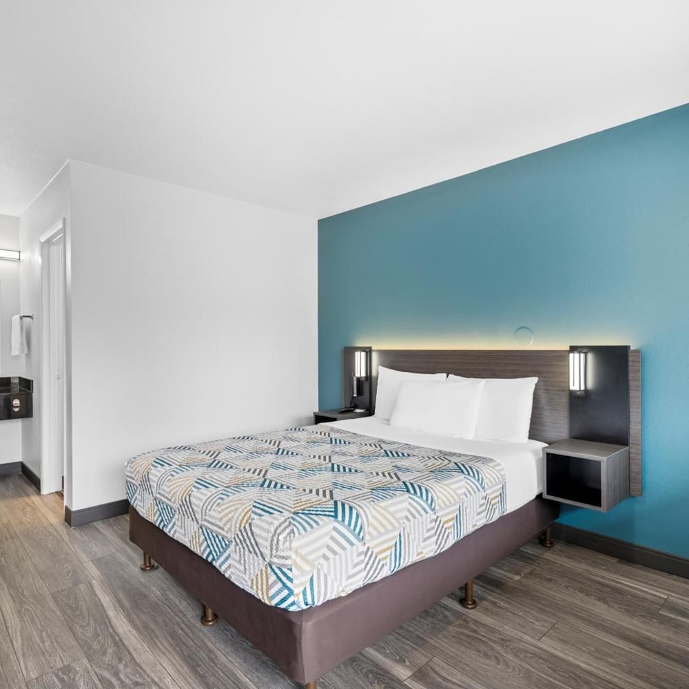 Motel6 Monterey, CA 34/57
