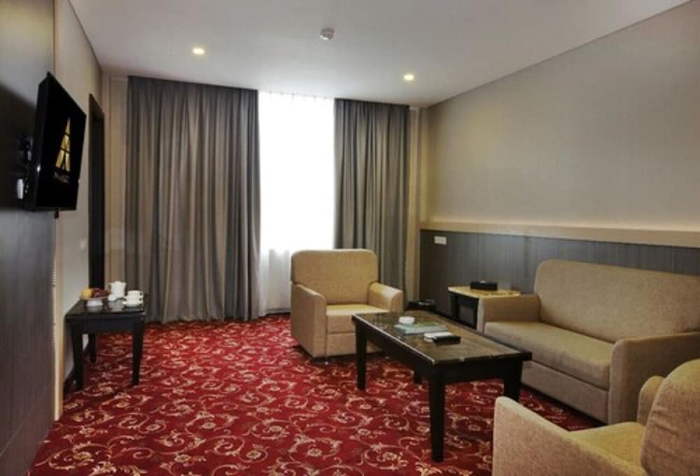 Pyramid Suites 38/54
