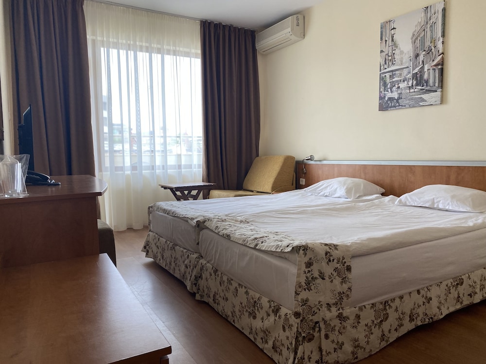 Hotel Atol 6/30