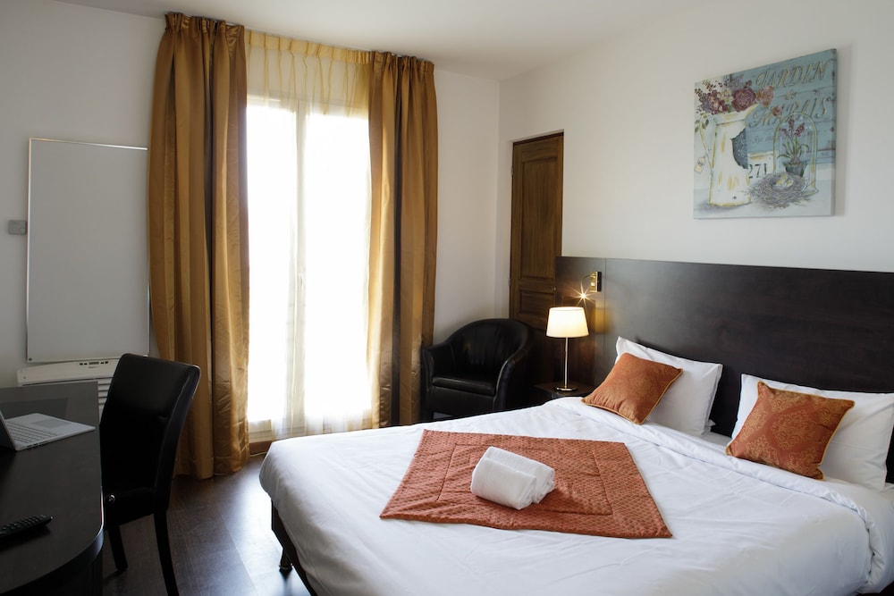 L'EPI HOTEL 3/25