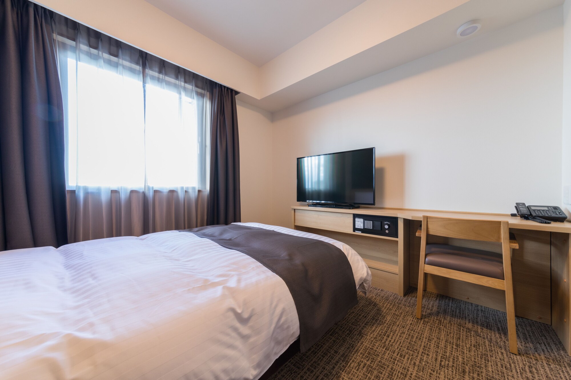 ROOM, DOUBLE BED